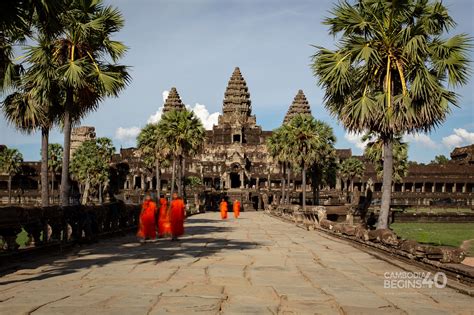  Holiday In Cambodia (Black Flag)  Là Bài Thánh Ca Chống Cự Phũ Phàng Mà Vẫn Xuyên Tỏa Nét Giàu Trăng