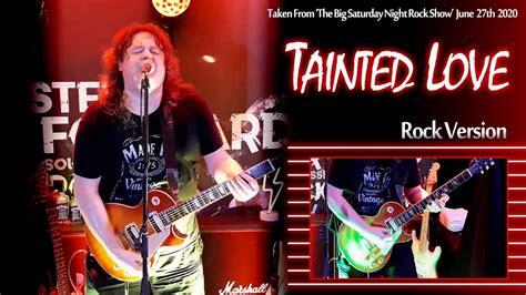 Tainted Love là một bản nhạc mang âm thanh industrial rock đầy bão tố và gleichzeitig ẩn chứa những giai điệu synthpop đầy quyến rũ